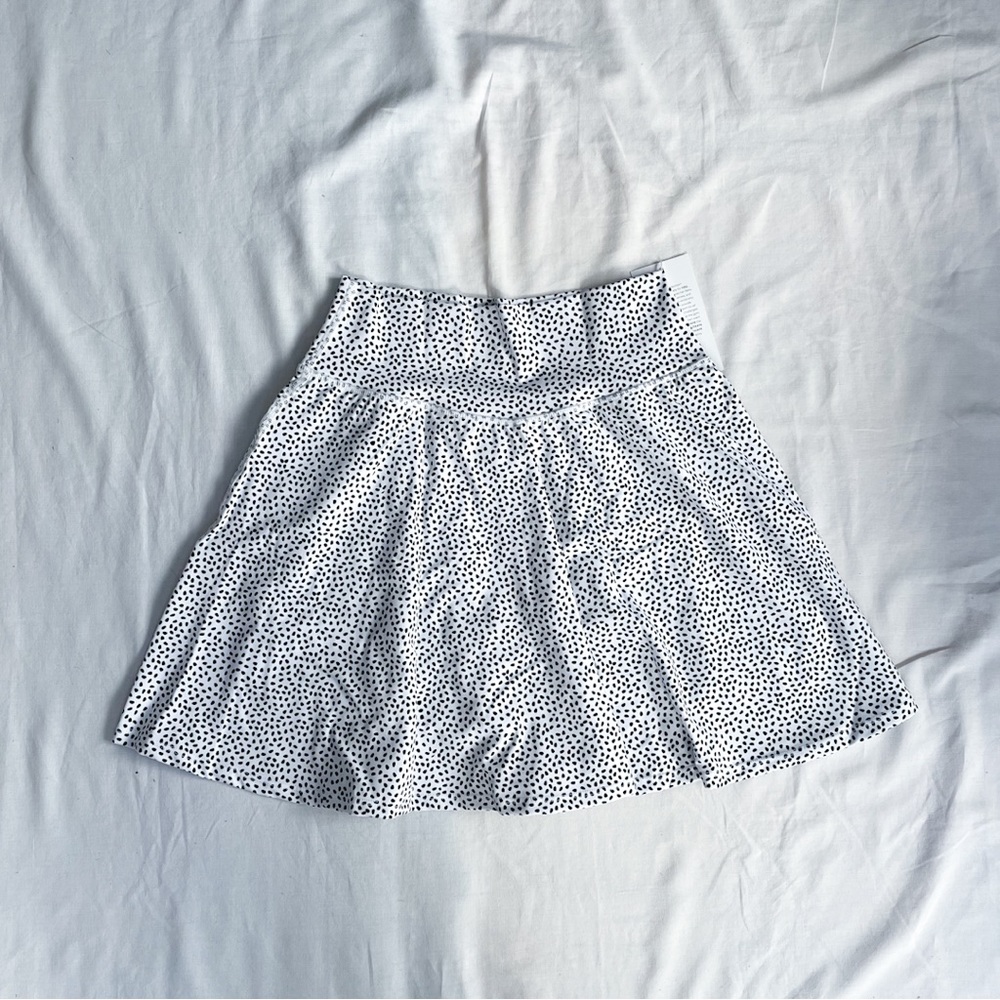 Buffbunny | succulent skort in white bossy print, M